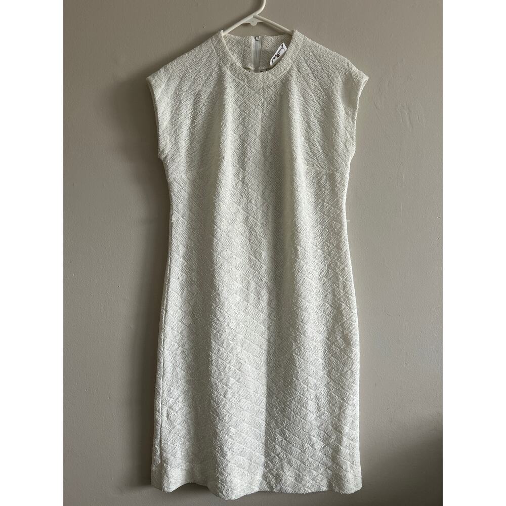 Vintage Leslie Pomer White Textured Sheath Dress Mod 60s Boucle Sleeveless